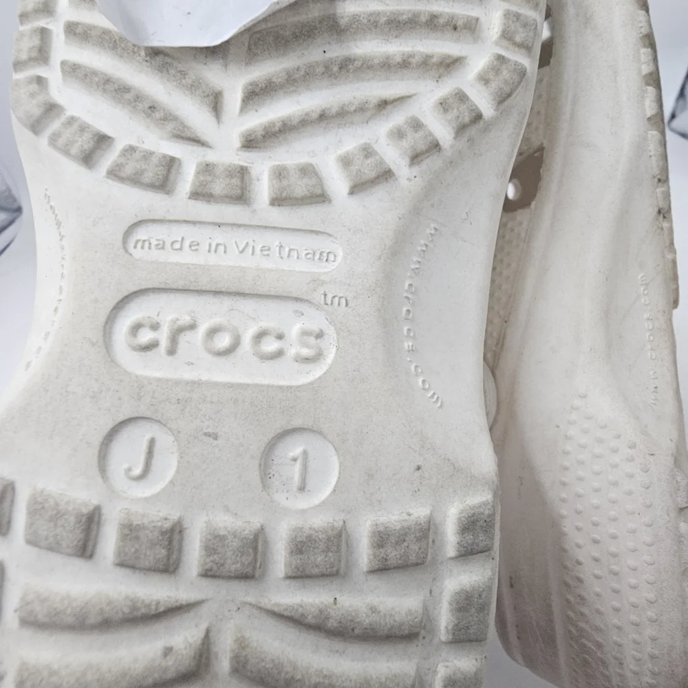 Crocs Classic Clogs White Youth J1 Lightweight Croslite Slip On Comfort